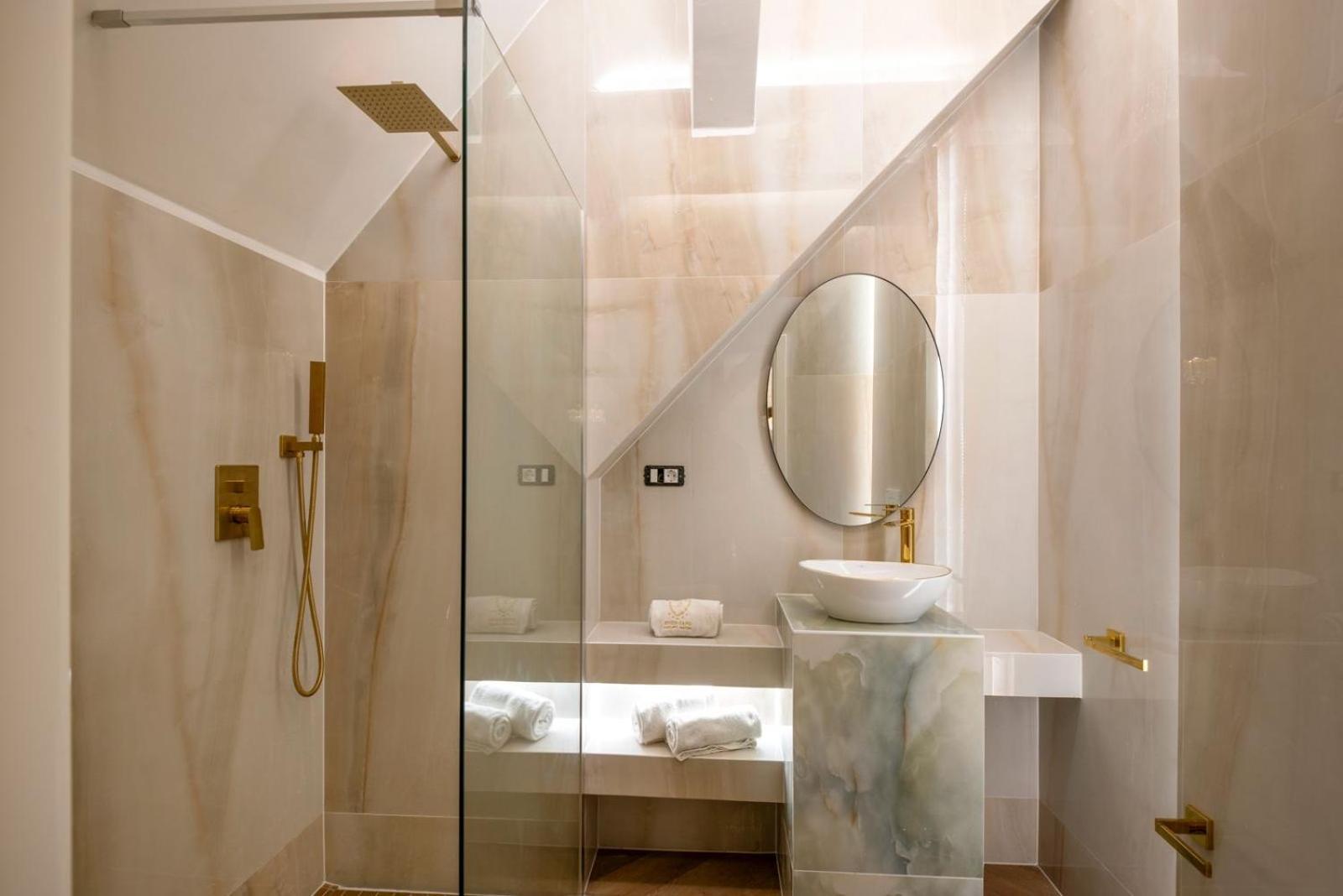 Jacuzzi Royal Suite Budapest Bagian luar foto