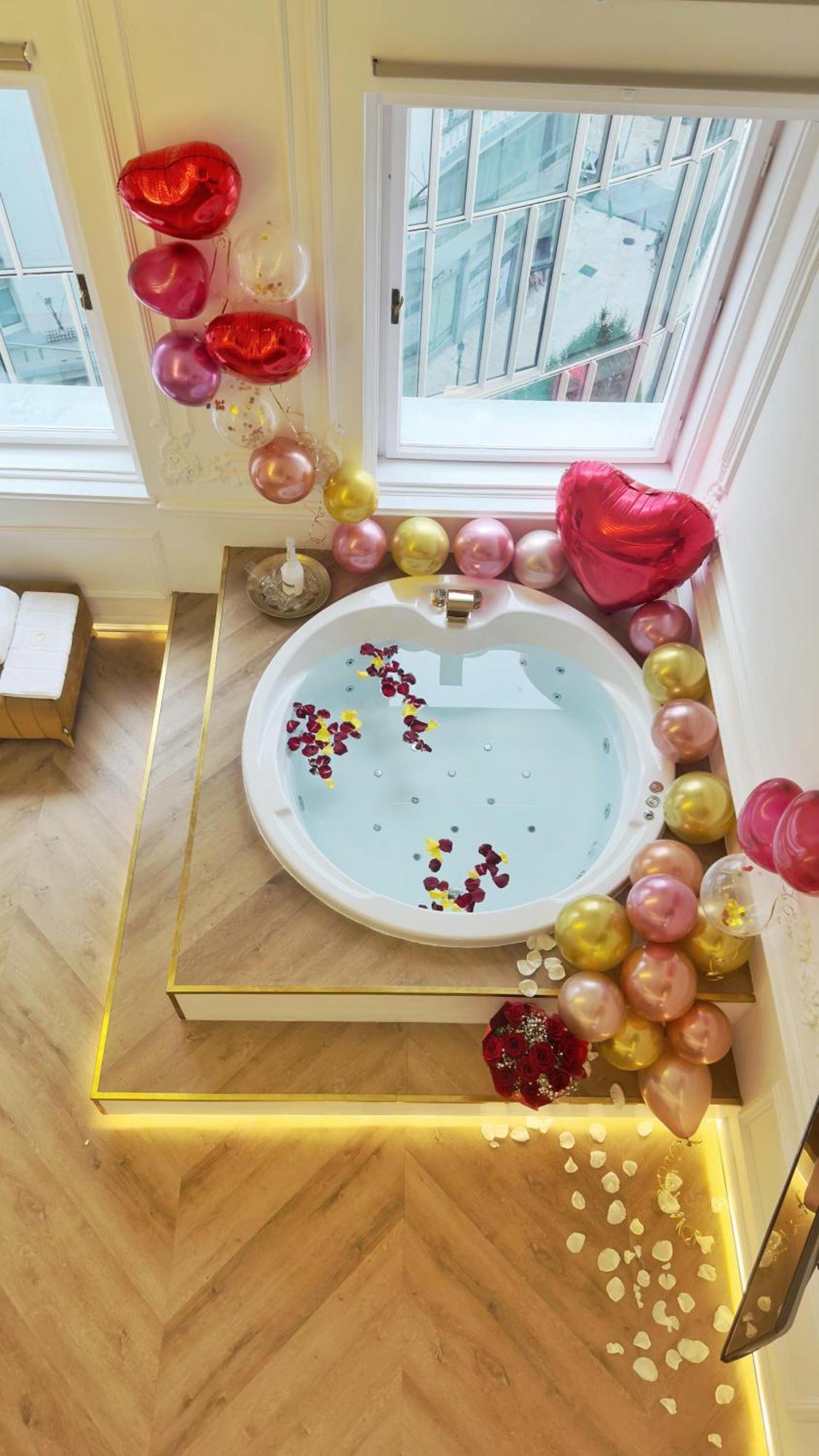 Jacuzzi Royal Suite Budapest Bagian luar foto